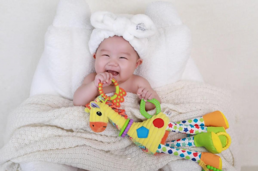 丹东宝宝眼眶发红